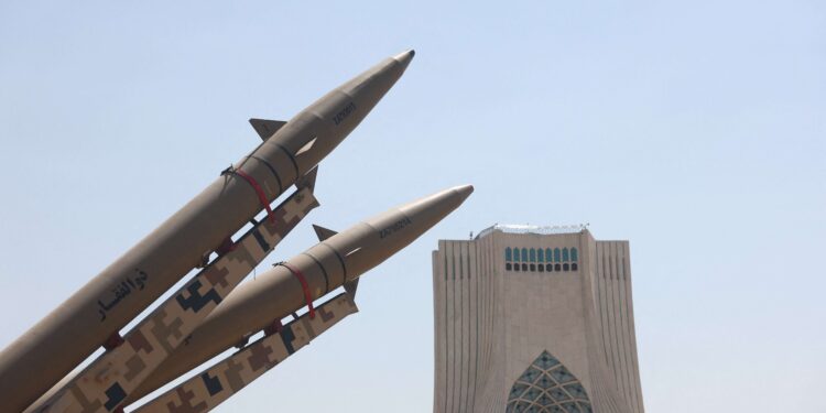 Iran threatens to hit Gulf states if US launches new strikes