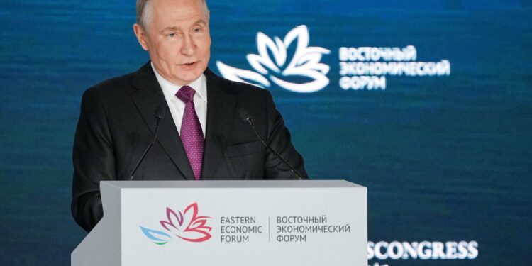 Putin cites chance of peace deal, Zelenskiy says US negotiators to visit both countries