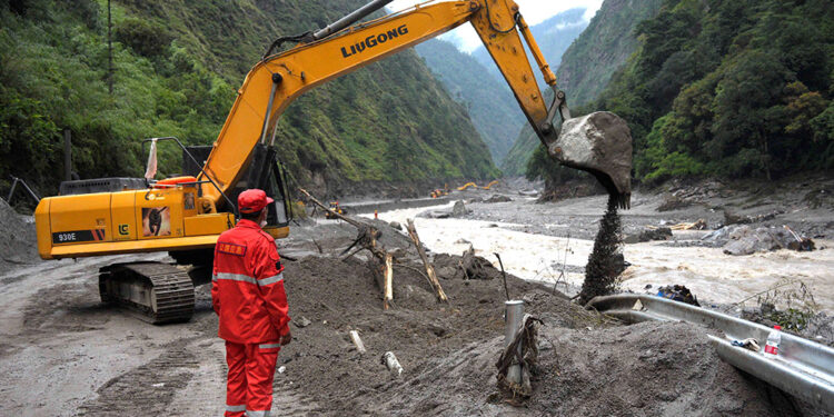 Chinese rescue work in Tibet flood disaster zone still trudging along days later