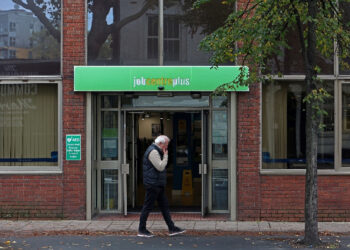 UK jobs market stays soft before BoE rate call