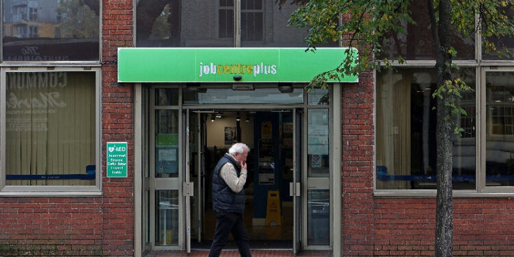 UK jobs market stays soft before BoE rate call