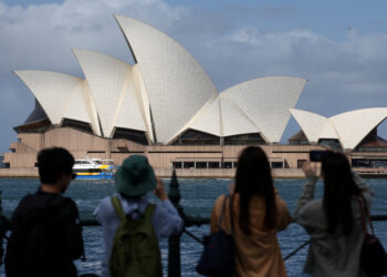 Australia warns of risks from ageing population, falling birth rates