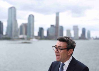 Burnham backs lifting restrictions on alcohol at English soccer matches