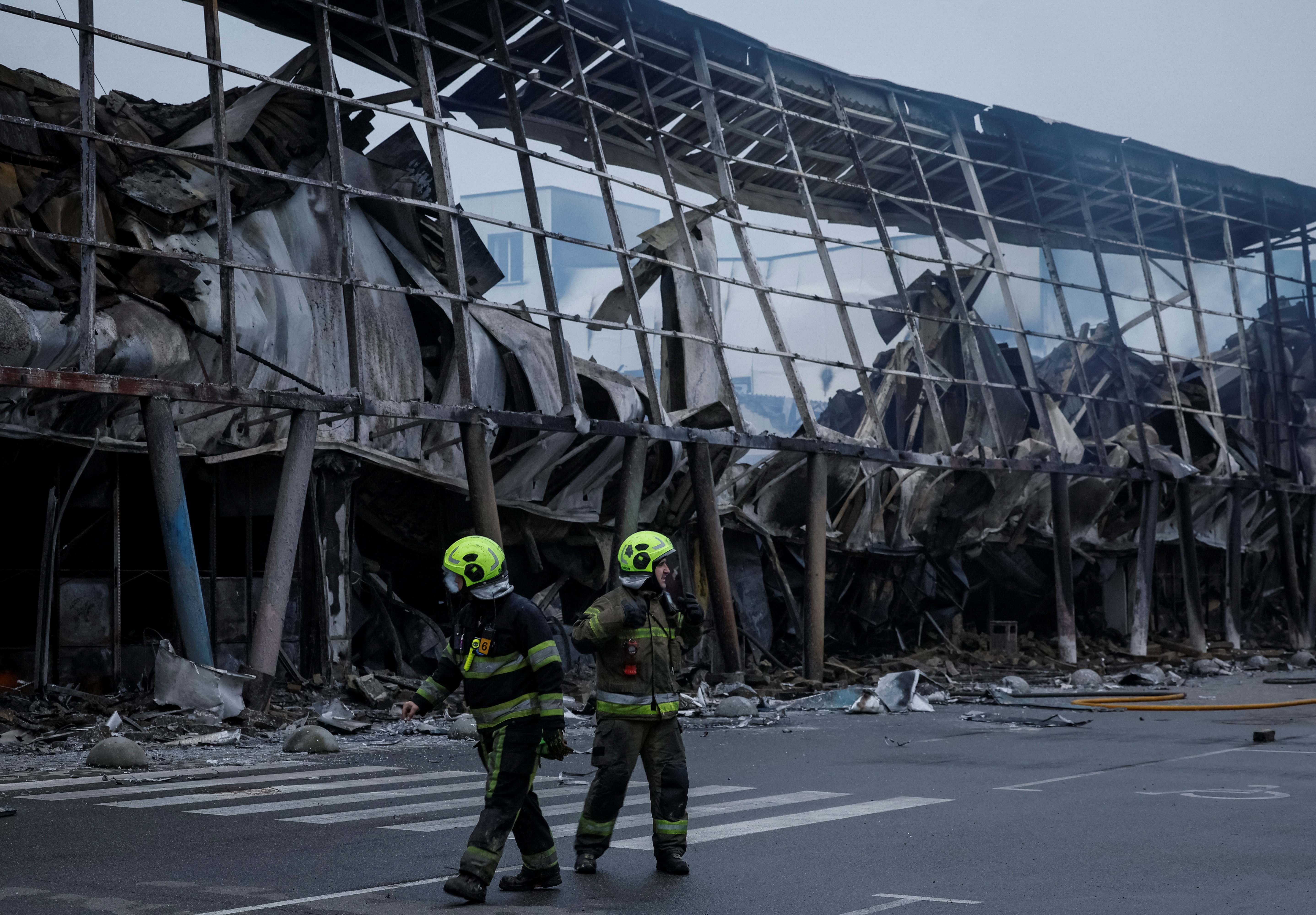 Russia bombs Kyiv and Ukraine fires drones towards Moscow, despite talk of renewing negotiations