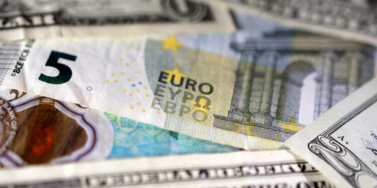 Analysis-Europe’s woes give dollar bulls fresh reason to press on