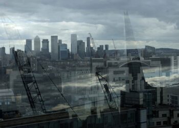 AI-boosted UK economy beats forecasts, giving Healey pre-budget lift
