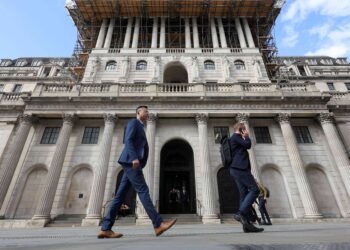 UK regulator urges pension trustees to stress-test over AI concentration risk