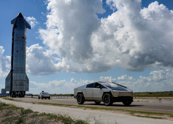 Musk’s political baggage clouds prospects for SpaceX-Tesla deal