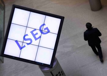 London’s FTSE 100 rises as Shell boosts energy stocks