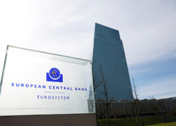 ECB keeps rates unchanged; euro and bond yields fall