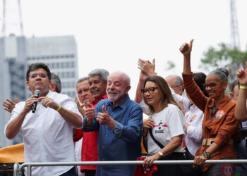 Rallying in Sao Paulo, presidential candidates seek votes and political support