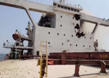 Two ships sink near Hormuz after being hit by projectiles amid surge in attacks