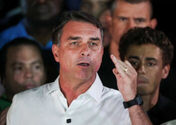 Flavio Bolsonaro and family to receive US visas after leaving Brazil, State Department says